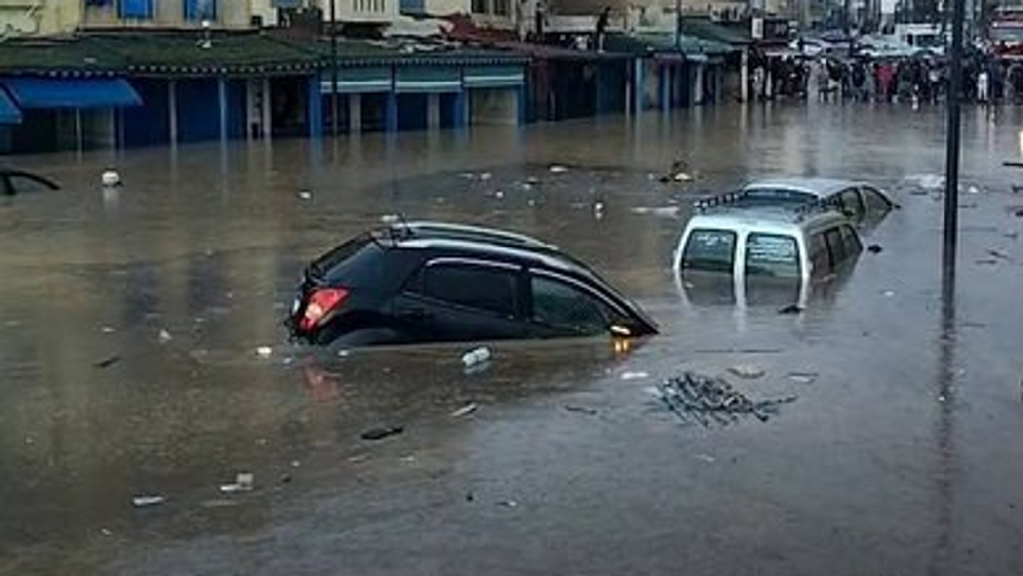 السلطات: "تدفقات فيضانية استثنائية" تودي بحياة 21 شخصا في المغرب