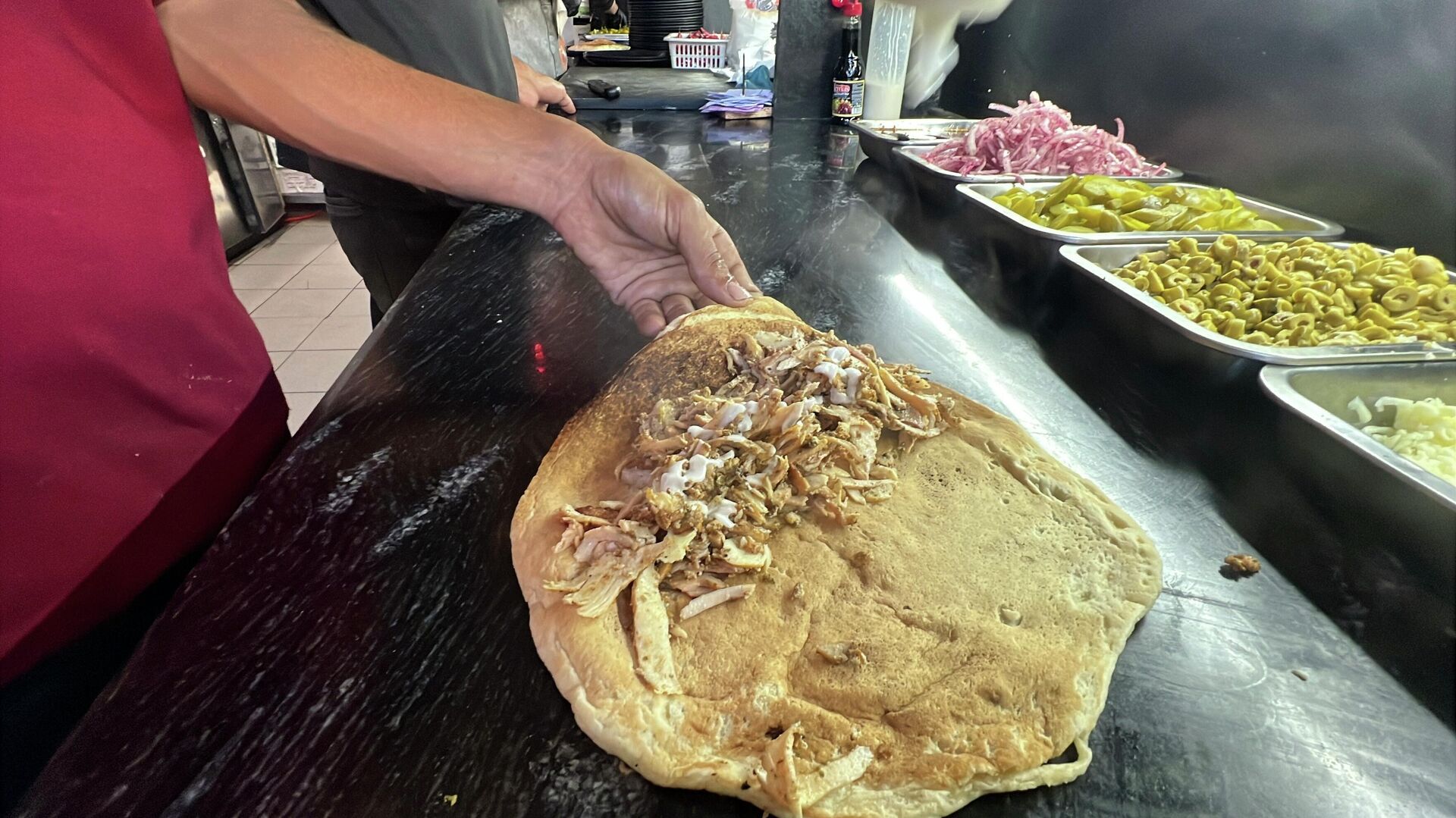 شيف سوري نقل المطبخ الحلبي إلى غزة ليزرع الأمل من بين الأنقاض  - سبوتنيك عربي, 1920, 16.12.2025