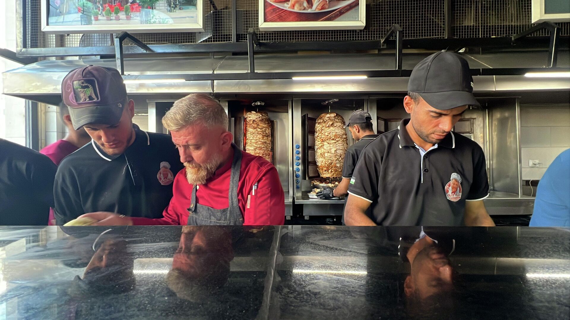 شيف سوري نقل المطبخ الحلبي إلى غزة ليزرع الأمل من بين الأنقاض  - سبوتنيك عربي, 1920, 16.12.2025