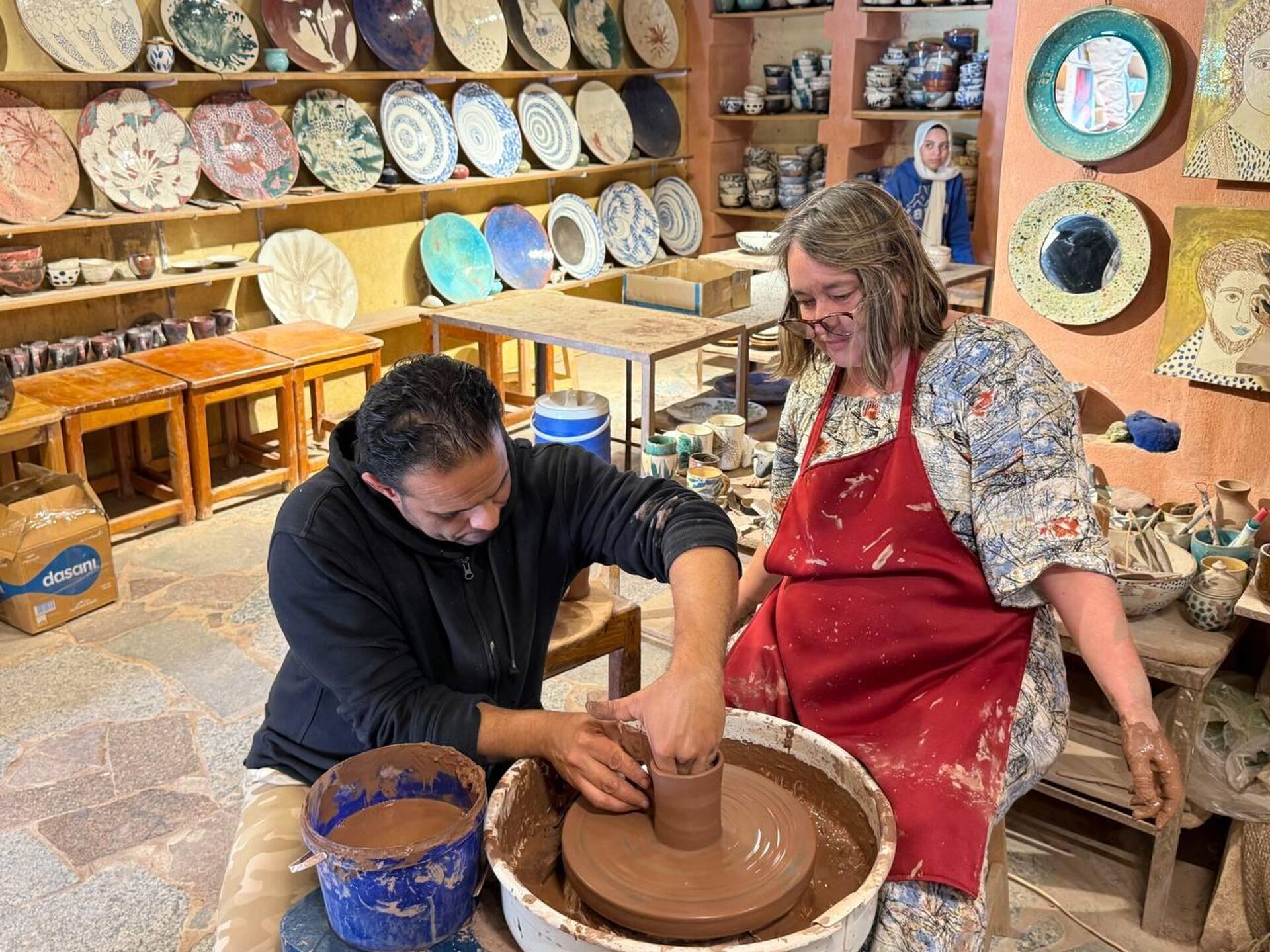 صناعة الفخار في قرية تونس  - سبوتنيك عربي, 1920, 16.12.2025