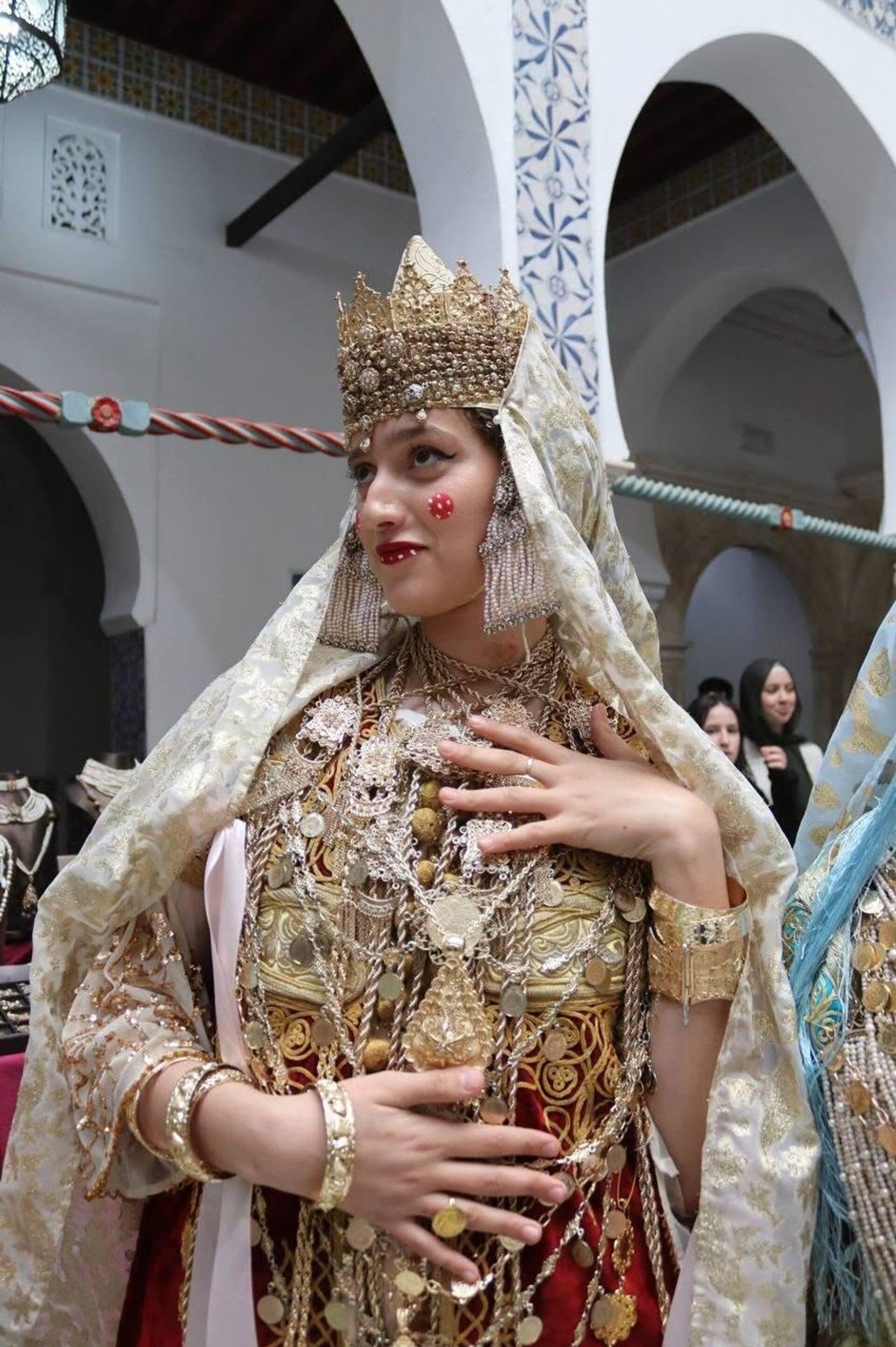 القفطان الجزائري - سبوتنيك عربي, 1920, 16.12.2025