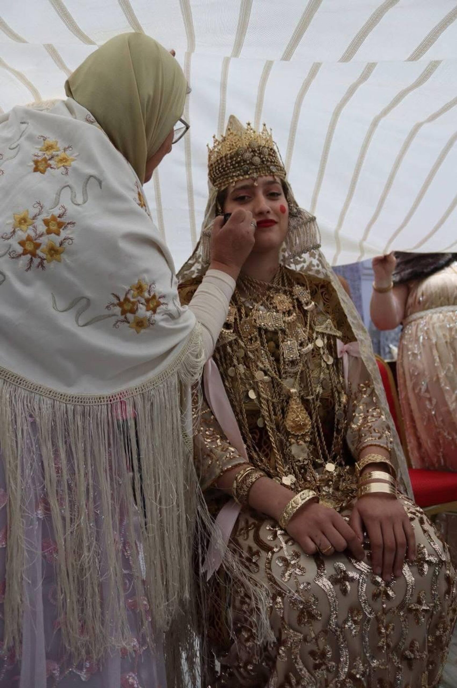 القفطان الجزائري - سبوتنيك عربي, 1920, 16.12.2025