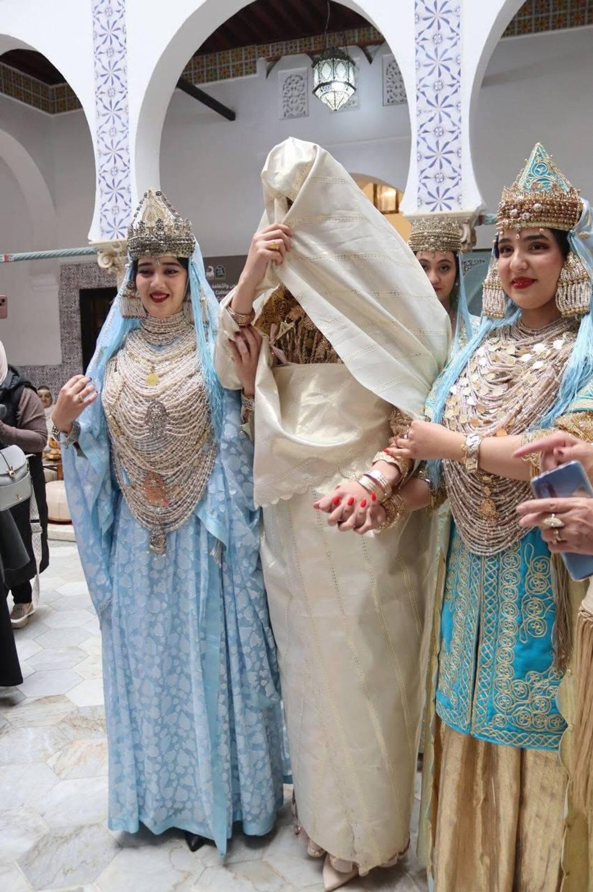 القفطان الجزائري - سبوتنيك عربي, 1920, 16.12.2025