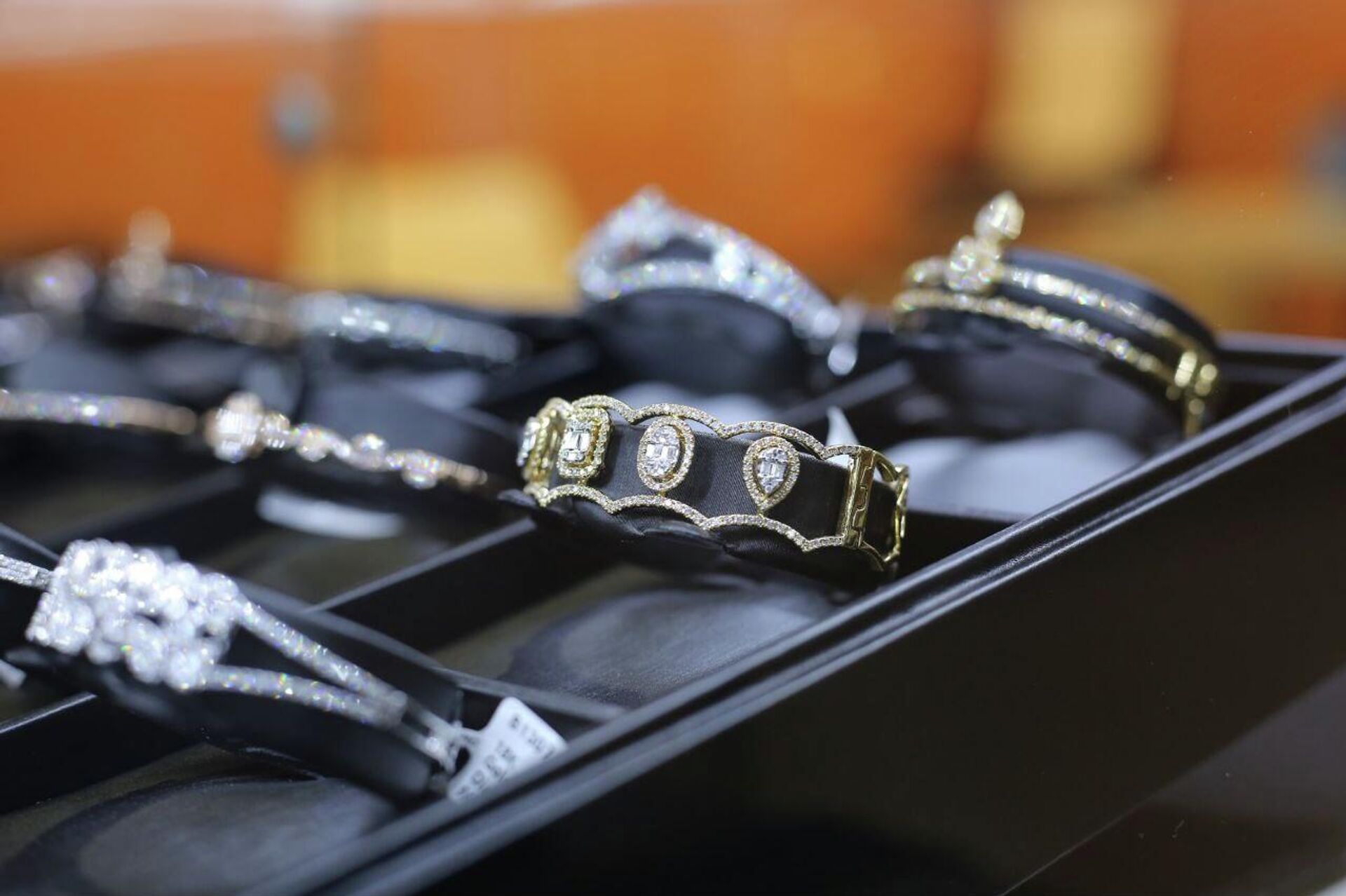 معرض دبي للذهب والمجوهرات - سبوتنيك عربي, 1920, 17.12.2025