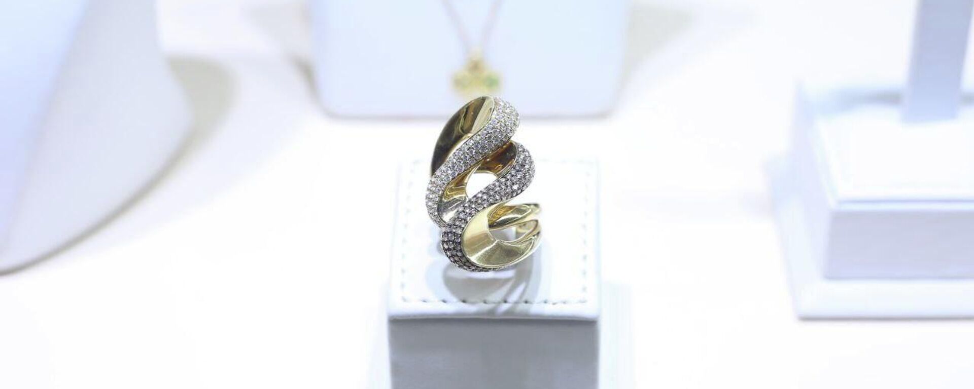 معرض دبي للذهب والمجوهرات - سبوتنيك عربي, 1920, 17.12.2025