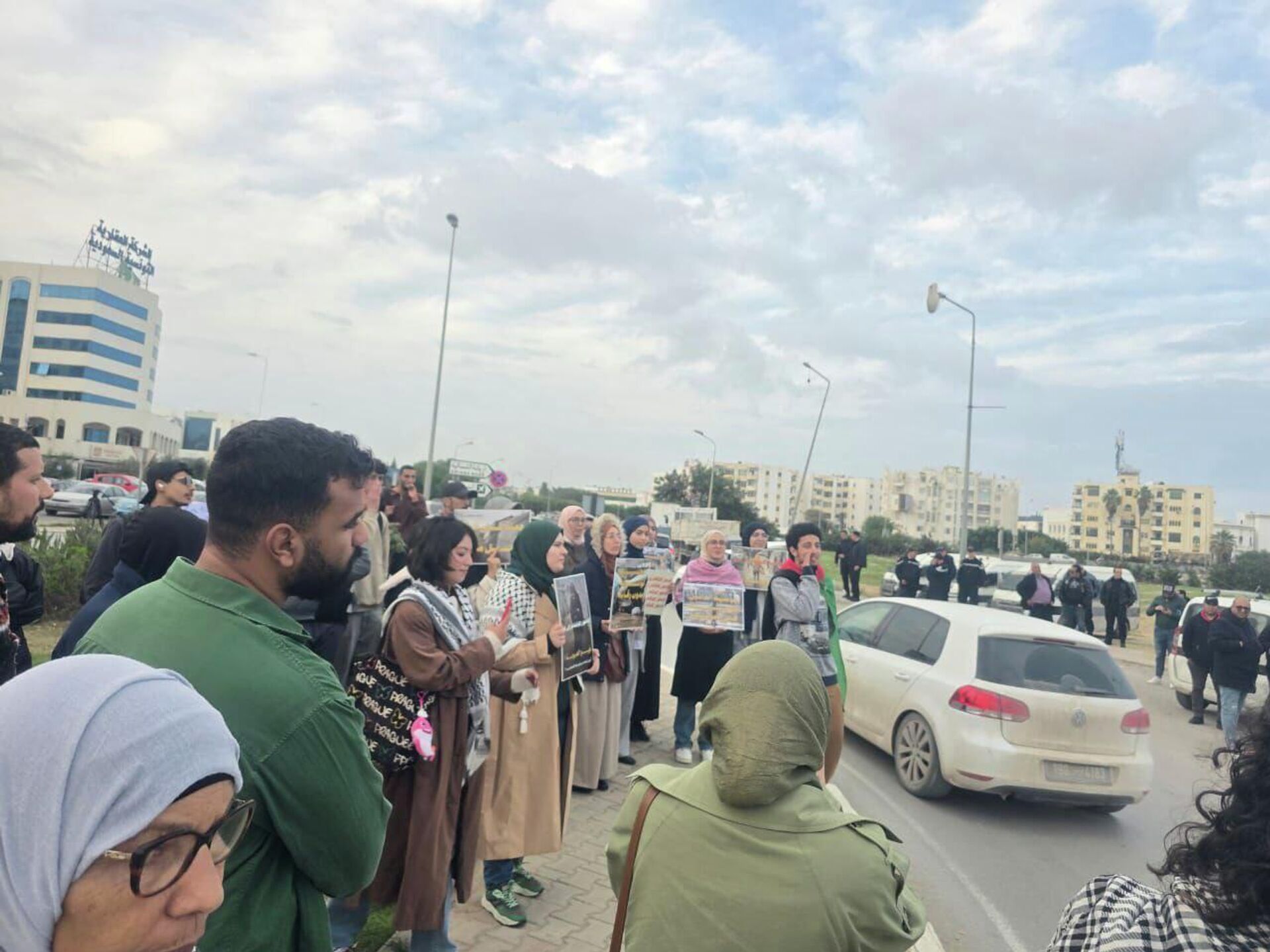 مسيرة أمام سفارتي تركيا وقطر في تونس تندد بالصمت الدولي تجاه الكارثة الإنسانية في غزة، 18 ديسمبر/ كانون الأول 2025 - سبوتنيك عربي, 1920, 18.12.2025