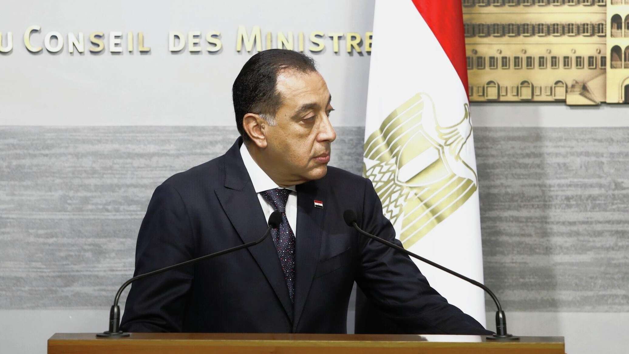 الحكومة المصرية تعلن إنهاء العمل بقرار غلق المحلات والمطاعم في الـ11 مساء