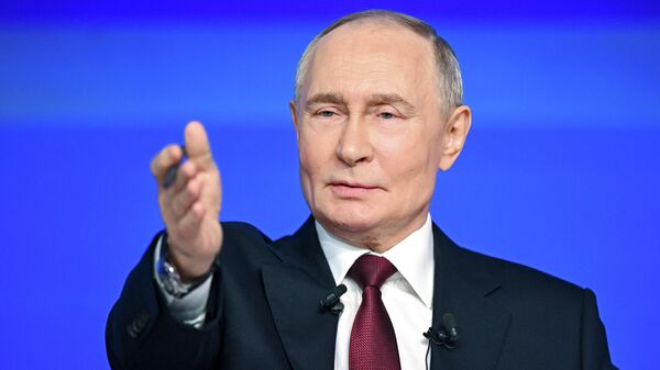 الرئيس الروسي فلاديمير بوتين يجيب على الأسئلة خلال البرنامج الخاص نتائج العام. - سبوتنيك عربي