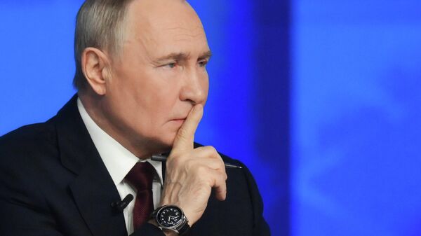 الرئيس الروسي فلاديمير بوتين يجيب على الأسئلة خلال البرنامج الخاص نتائج العام. - سبوتنيك عربي