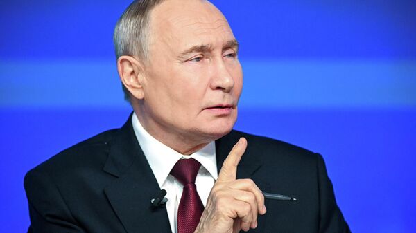 الرئيس الروسي فلاديمير بوتين يجيب على الأسئلة خلال البرنامج الخاص نتائج العام. - سبوتنيك عربي