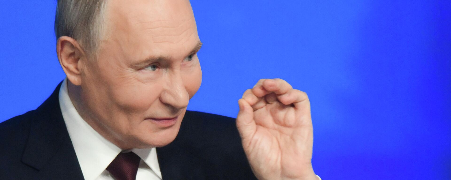 الرئيس الروسي فلاديمير بوتين يجيب على الأسئلة خلال البرنامج الخاص نتائج العام. - سبوتنيك عربي, 1920, 19.12.2025