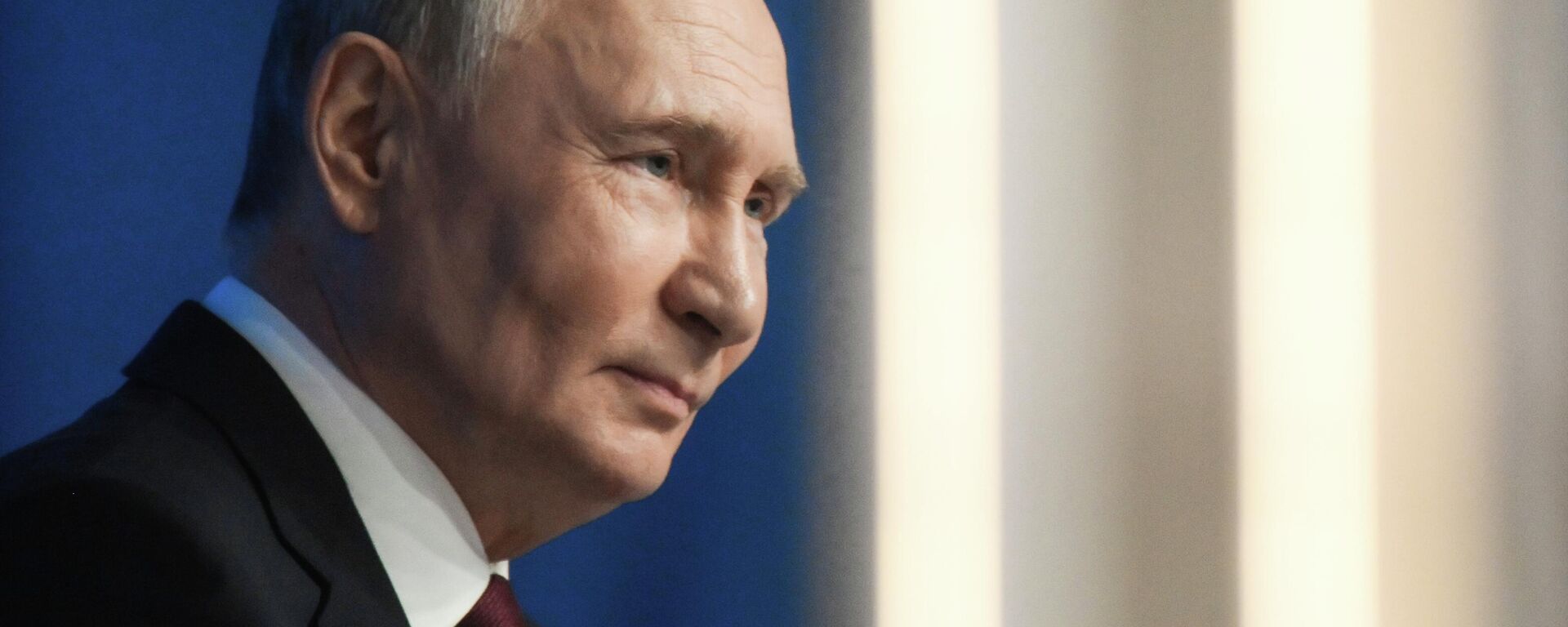 الرئيس الروسي فلاديمير بوتين يجيب على الأسئلة خلال البرنامج الخاص نتائج العام. - سبوتنيك عربي, 1920, 19.12.2025