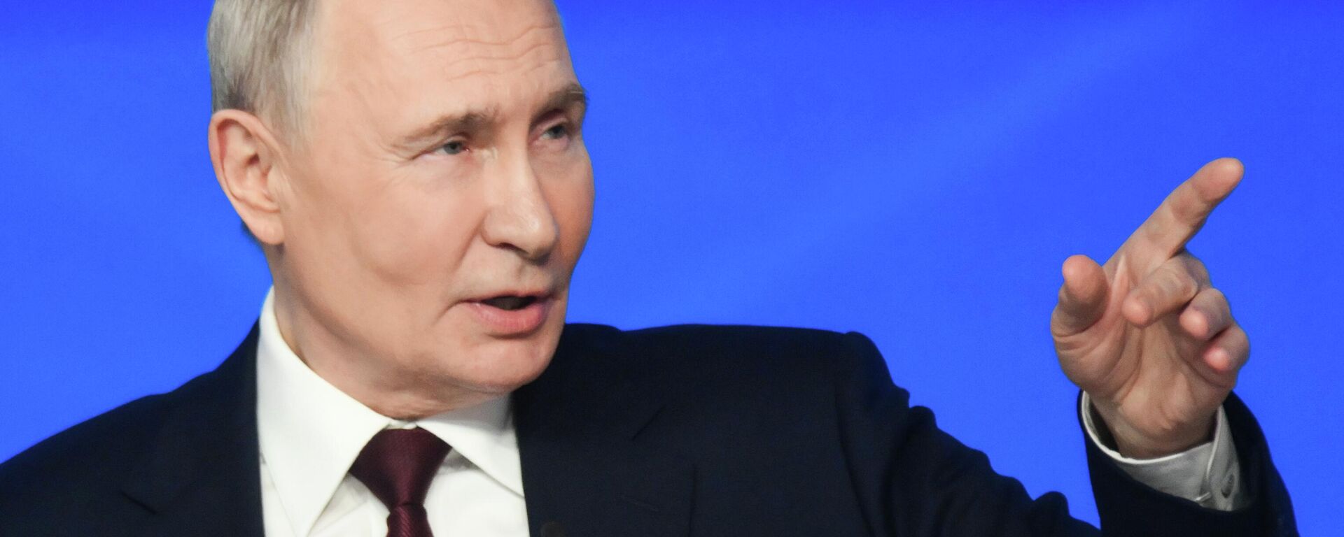 الرئيس الروسي فلاديمير بوتين يجيب على الأسئلة خلال البرنامج الخاص نتائج العام. - سبوتنيك عربي, 1920, 19.12.2025