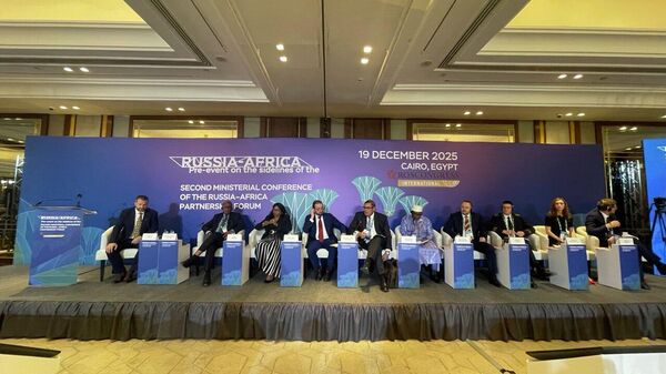 انطلاق جلسة تعزيز التعاون الثلاثي على هامش منتدى الشراكة الروسية المصرية في القاهرة، 19 ديسمبر/ كانون الأول 2025 - سبوتنيك عربي