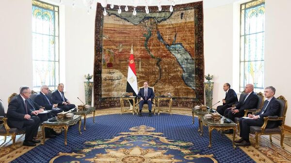 سيرغي لافروف يلتقي عبد الفتاح  السيسي على هامش المؤتمر الوزاري الثاني لمنتدى الشراكة الروسية الأفريقية - سبوتنيك عربي