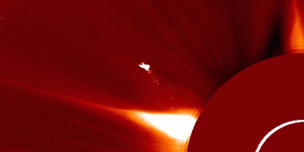 صورة غامضة "طائر فوق الشمس" التقطها تلسكوب "LASCO" صورة غامضة "طائر فوق الشمس" التقطها تلسكوب "LASCO" - سبوتنيك عربي