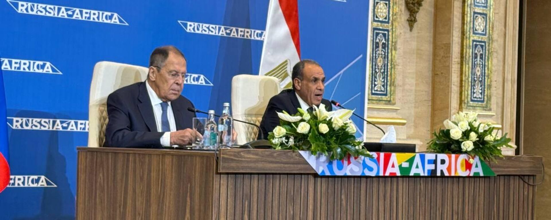 لافروف ونظيره المصري يعقدان مؤتمرا صحفيا عقب المؤتمر الثاني لمنتدى الشراكة الروسية الأفريقية - سبوتنيك عربي, 1920, 20.12.2025
