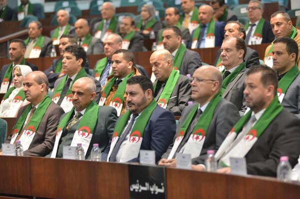 مشروع قانون تجريم الإستعمار ينزل البرلمان الجزائري 2025 مشروع قانون تجريم الإستعمار ينزل البرلمان الجزائري 2025 - سبوتنيك عربي