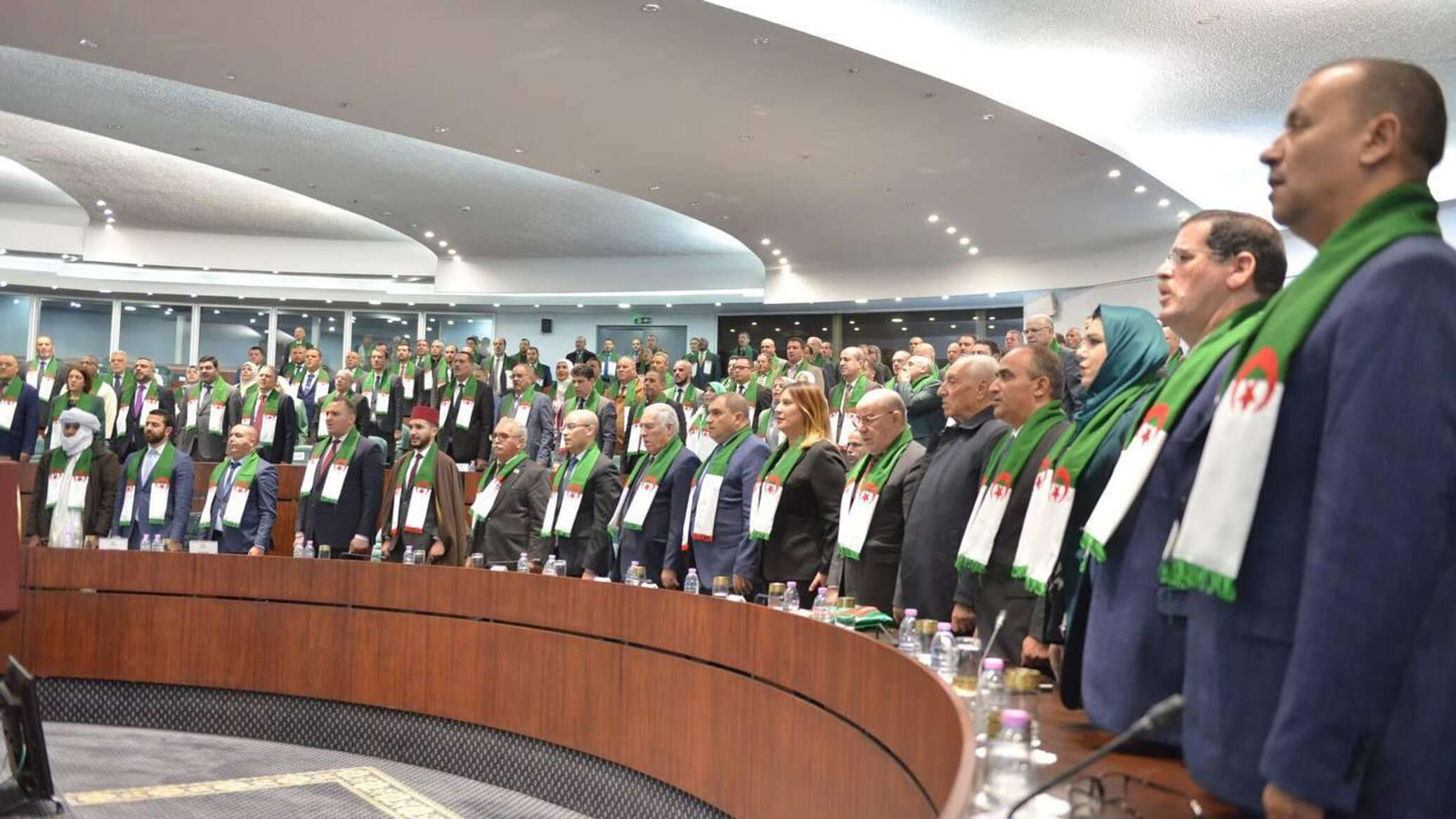 البرلمان الجزائري يصادق على قانون "تجريم الاستعمار"