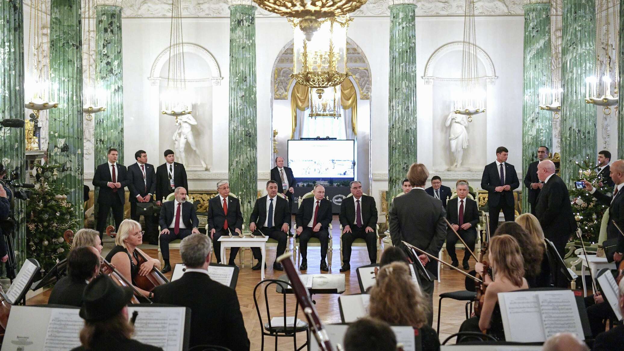 بوتين يلتقي بقادة رابطة الدول المستقلة والاتحاد الاقتصادي الأوراسي في سان بطرسبورغ