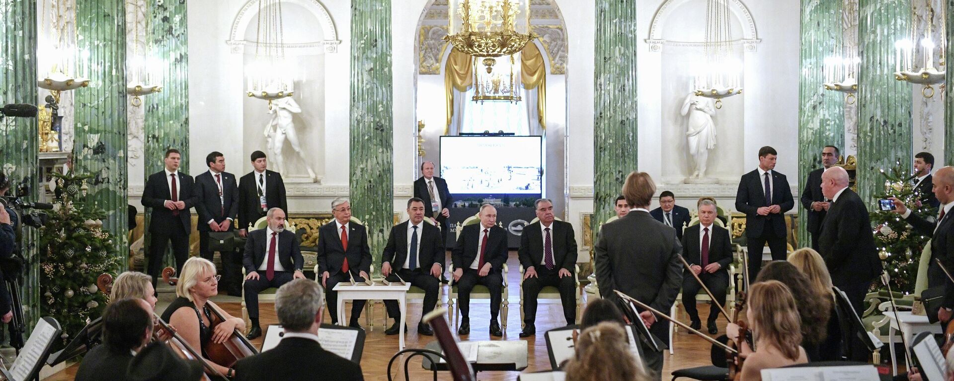 الرئيس الروسي فلاديمير بوتين مع رؤساء الدول الأعضاء في رابطة الدول المستقلة  - سبوتنيك عربي, 1920, 21.12.2025