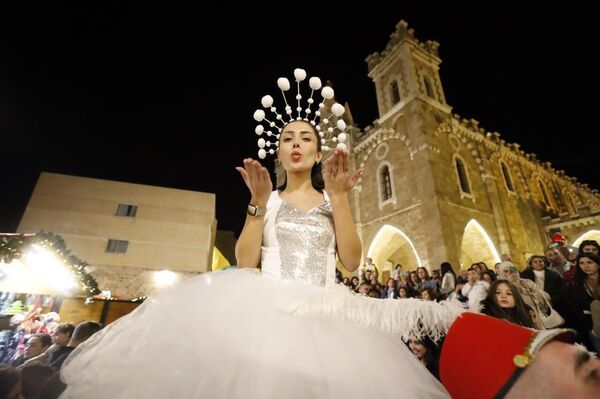 البترون &quot;تتبع النجمة&quot; وتكتب حكاية الميلاد فرح يجمع اللبنانيين بعد زمن صعب - سبوتنيك عربي