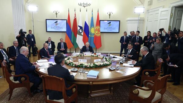 الرئيس فلاديمير بوتين يشارك في أعمال المجلس الاقتصادي الأوراسي الأعلى - سبوتنيك عربي