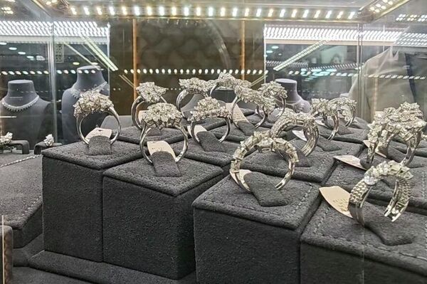 &quot;سبوتنيك&quot; ترصد فعاليات أكبر معرض للذهب والمجوهرات في دبي - سبوتنيك عربي