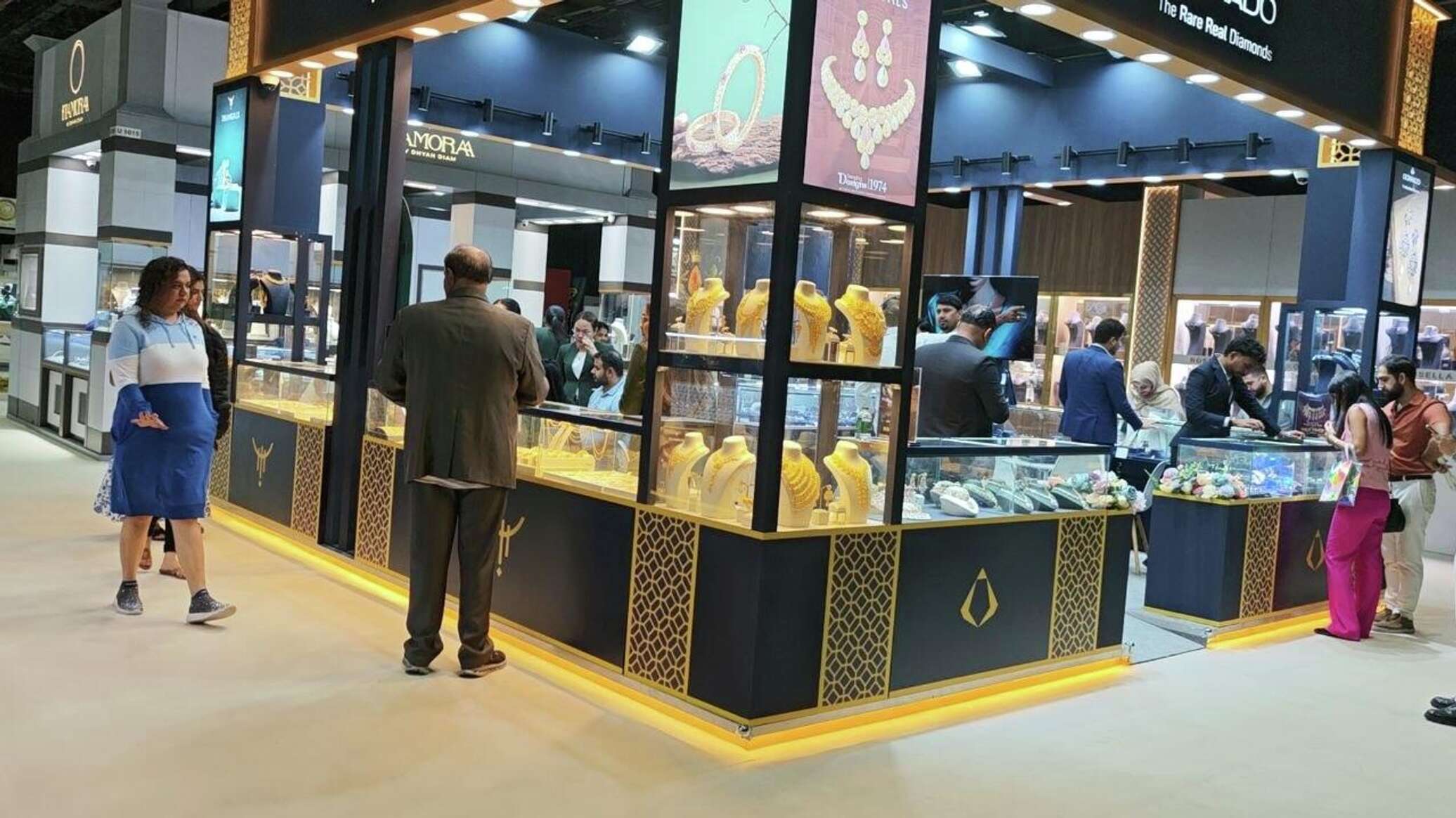 "سبوتنيك" ترصد فعاليات أكبر معرض للذهب والمجوهرات في دبي