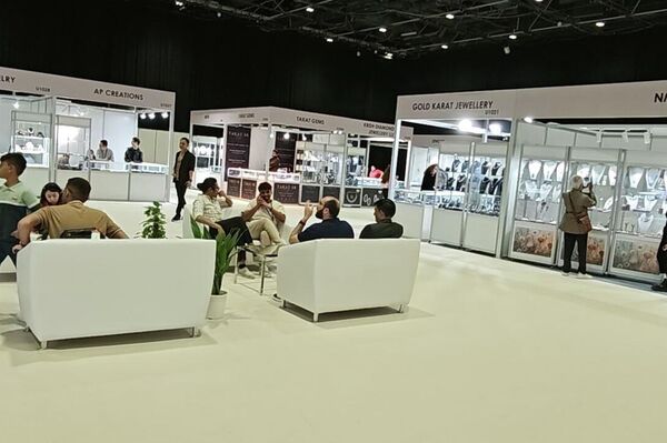 &quot;سبوتنيك&quot; ترصد فعاليات أكبر معرض للذهب والمجوهرات في دبي - سبوتنيك عربي