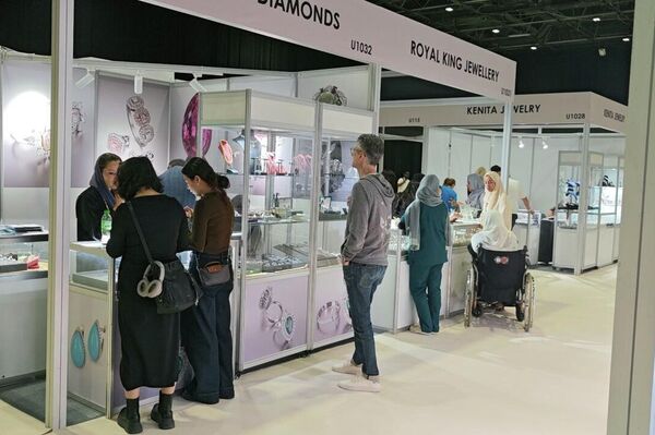 &quot;سبوتنيك&quot; ترصد فعاليات أكبر معرض للذهب والمجوهرات في دبي - سبوتنيك عربي