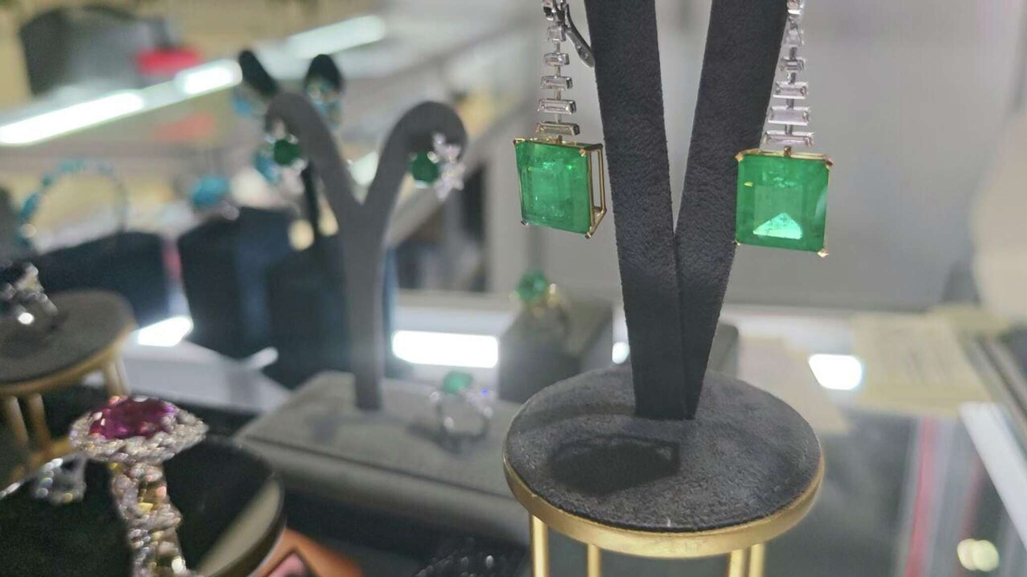 شركة روسية تعرض ماسة خضراء نادرة ضمن معرض دبي للمجوهرات