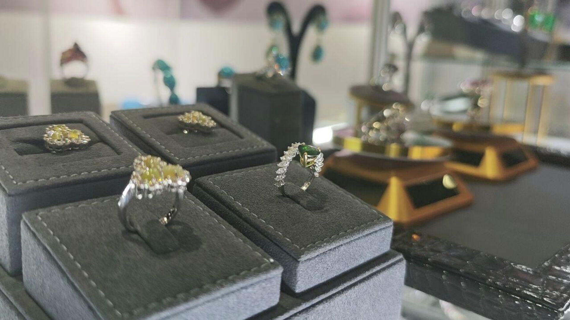 شركة روسية تعرض ماسة خضراء نادرة في العالم - سبوتنيك عربي, 1920, 22.12.2025