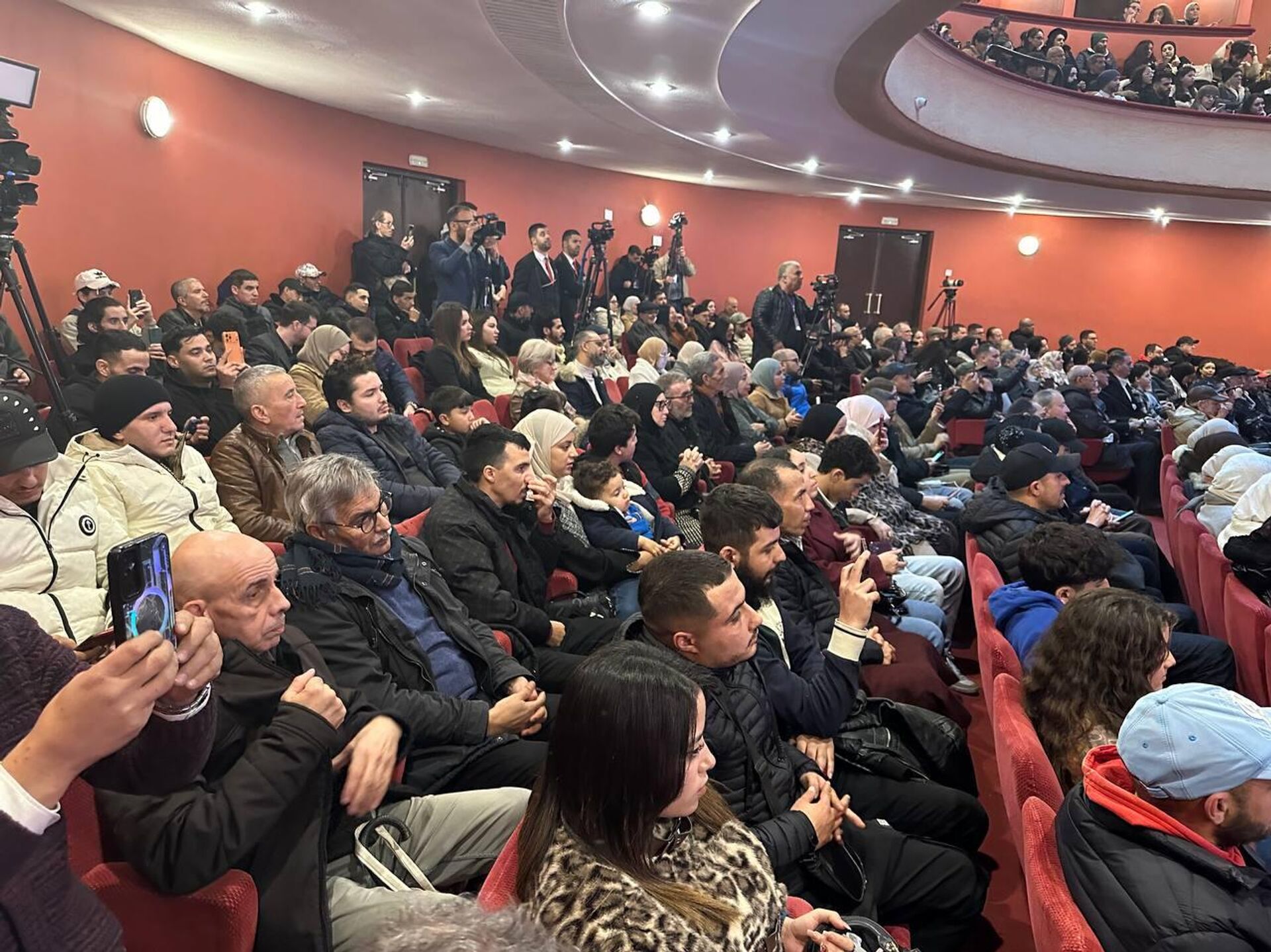 الدورة 18 لمهرجان المسرح المحترف في الجزائر - سبوتنيك عربي, 1920, 23.12.2025