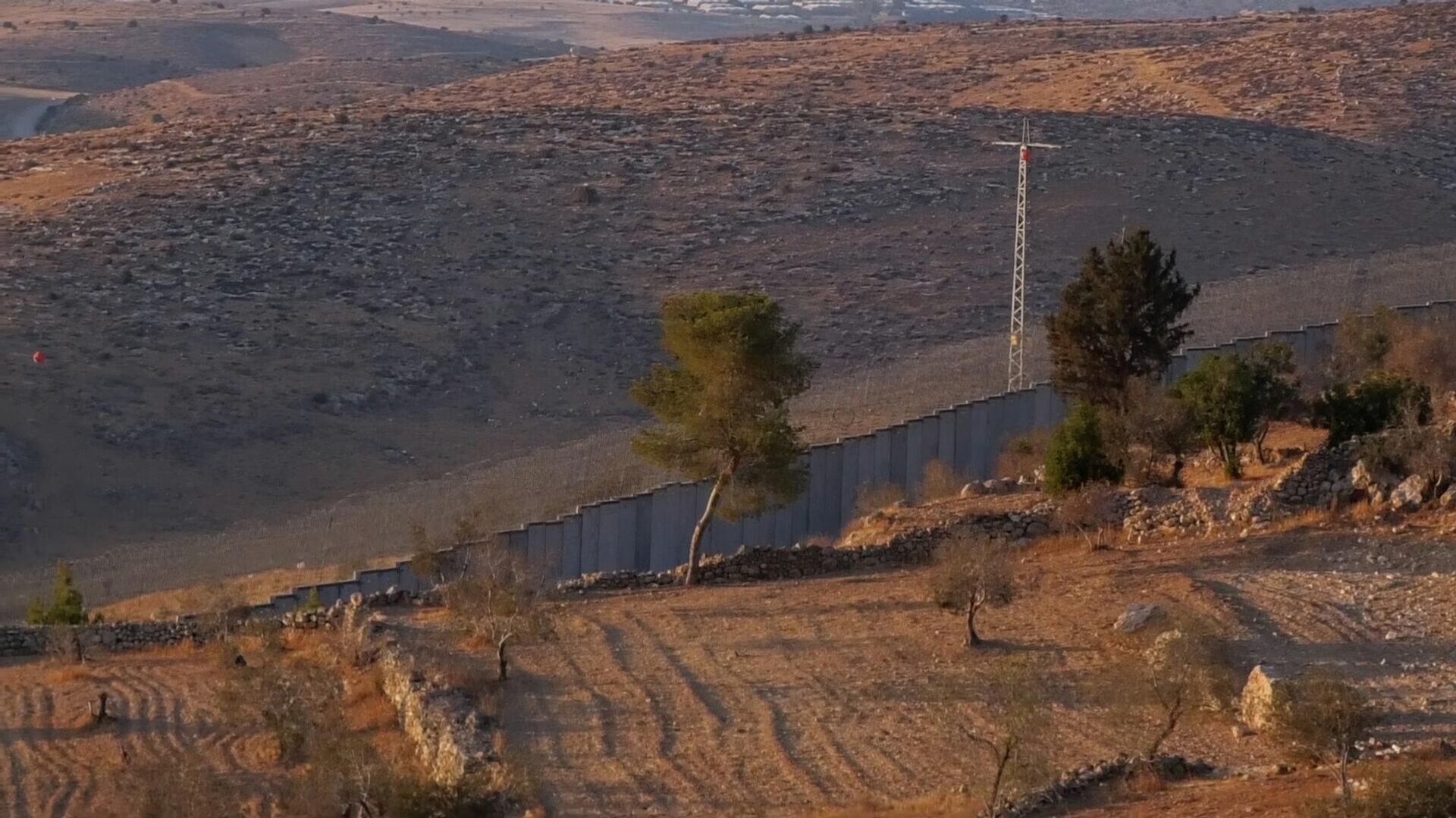 رصاص أو سجن أو غرامة... ثلاثية الثمن التي يدفعها عمال الضفة في مخاطرة ما وراء جدار الفصل - سبوتنيك عربي, 1920, 24.12.2025