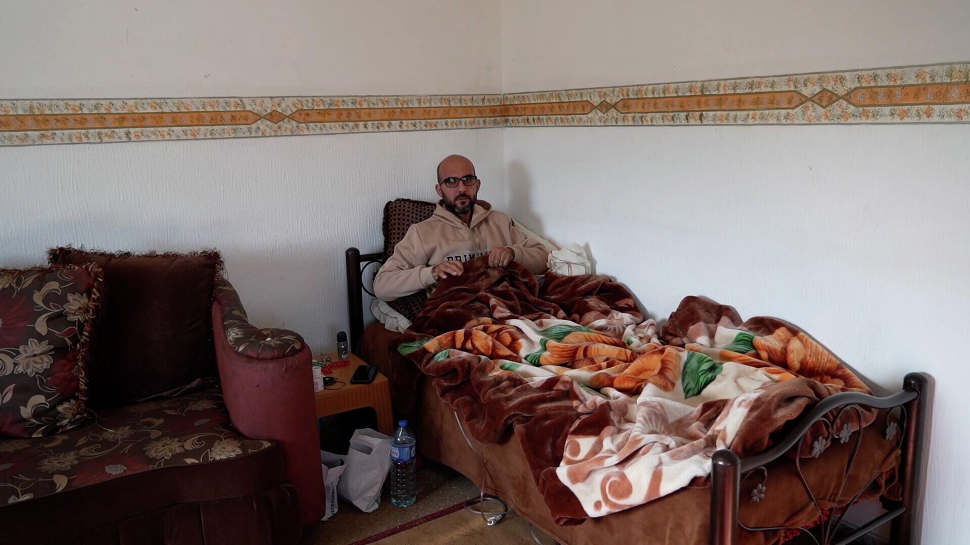 رصاص أو سجن أو غرامة... ثلاثية الثمن التي يدفعها عمال الضفة في مخاطرة ما وراء جدار الفصل - سبوتنيك عربي, 1920, 24.12.2025