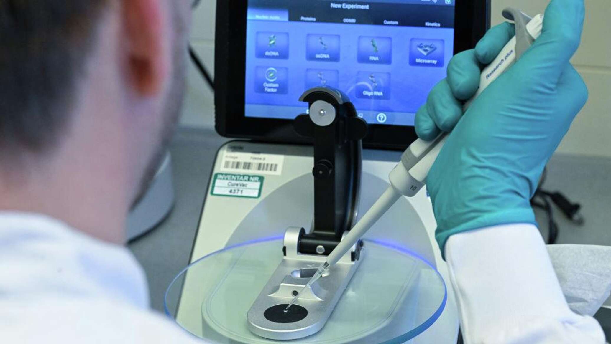 علماء روس يبتكرون جهازا يكشف السرطان بدقة عالية من خلال اللعاب