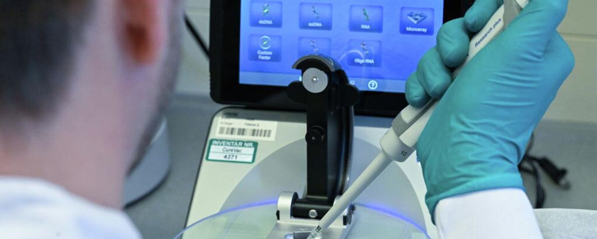 علماء روس يبتكرون جهازا يكشف السرطان بدقة عالية من خلال اللعاب - سبوتنيك عربي, 1920, 25.12.2025