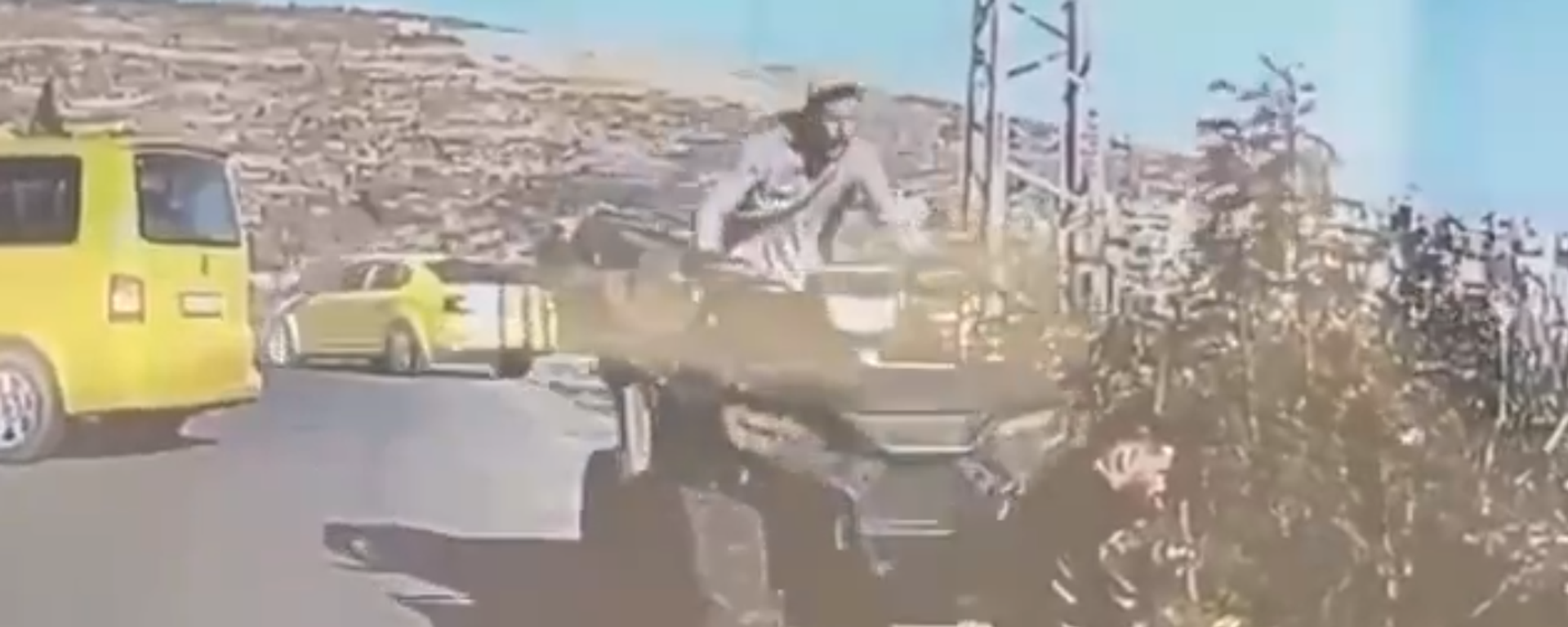 جندي إسرائيلي يدهس فلسطينيا أثناء الصلاة... فيديو - سبوتنيك عربي, 1920, 25.12.2025