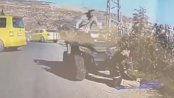 جندي إسرائيلي يدهس فلسطينيا أثناء الصلاة... فيديو - سبوتنيك عربي