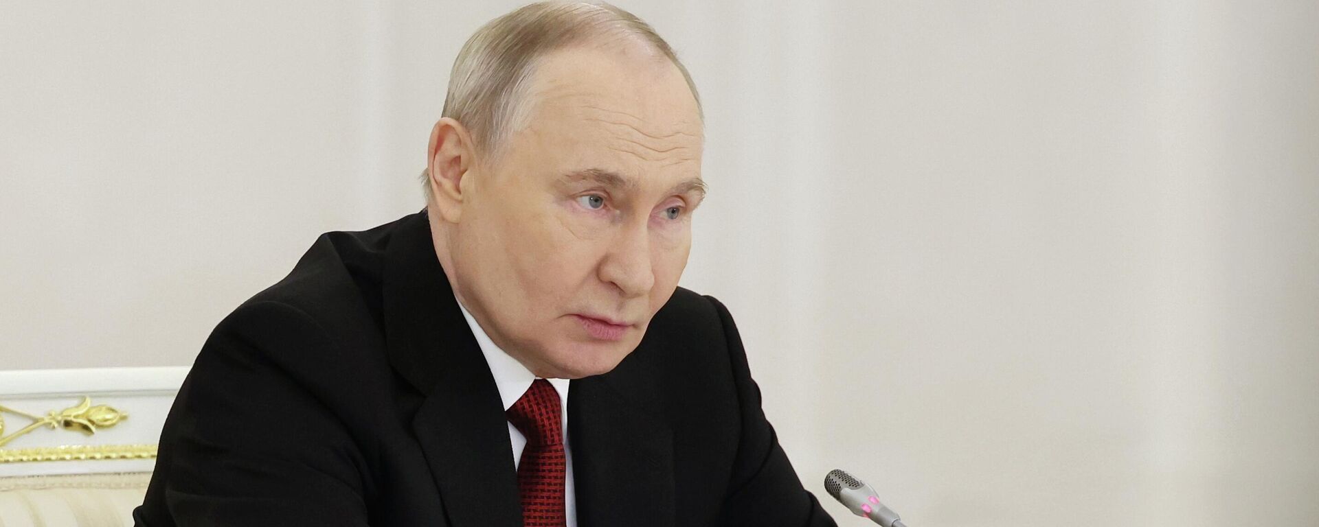 الرئيس الروسي فلاديمير بوتين يترأس اجتماعاً لمجلس الدولة حول تدريب الأفراد. - سبوتنيك عربي, 1920, 27.12.2025