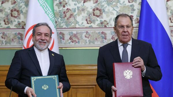 وزير الخارجية الروسي، سيرغي لافروف، ونظيره الإيراني، عباس عراقجي، في قصر زينة موروزوفا، موسكو، 17 ديسمبر/ كانون الأول 2025 - سبوتنيك عربي