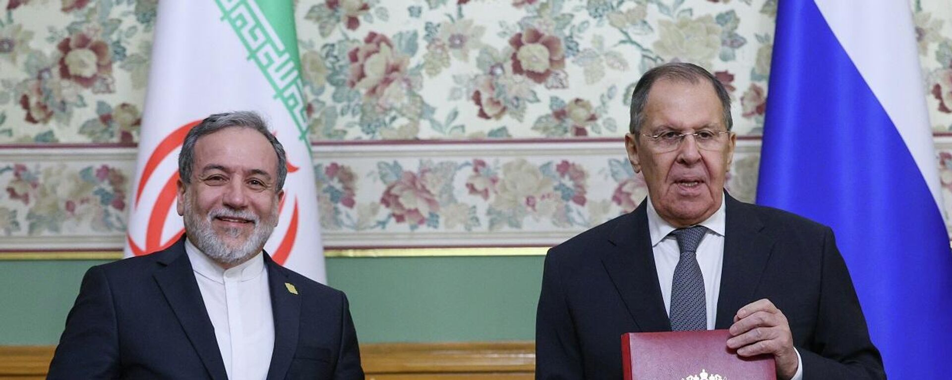 وزير الخارجية الروسي، سيرغي لافروف، ونظيره الإيراني، عباس عراقجي، في قصر زينة موروزوفا، موسكو، 17 ديسمبر/ كانون الأول 2025 - سبوتنيك عربي, 1920, 26.12.2025