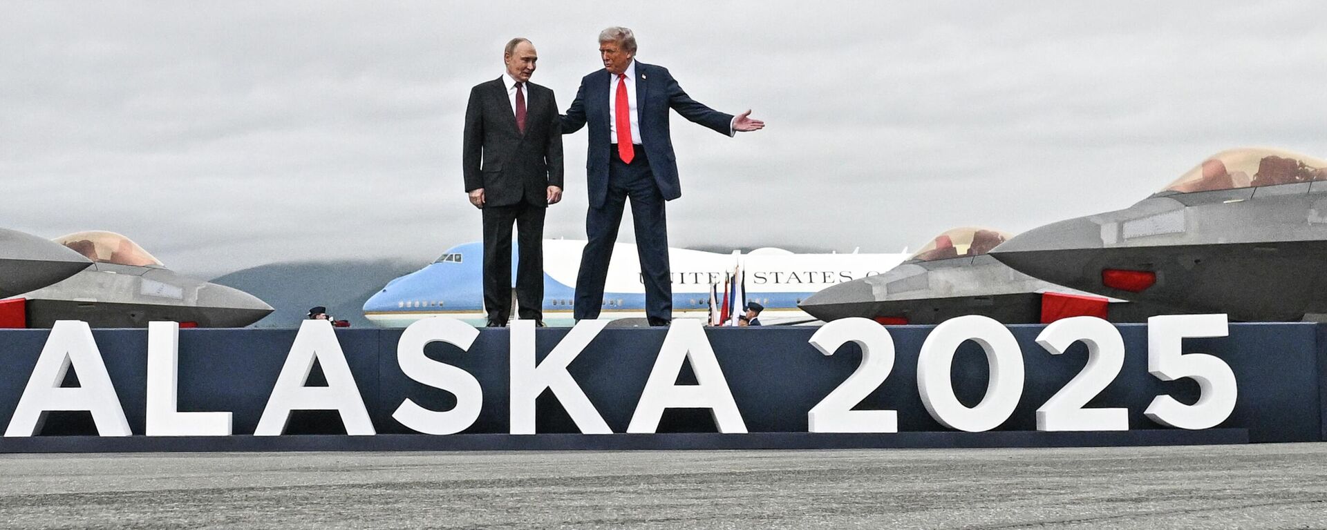 الرئيس الروسي فلاديمير بوتين، والرئيس الأمريكي دونالد ترامب، خلال اجتماع في قاعدة إلمندورف-ريتشاردسون العسكرية في ألاسكا - سبوتنيك عربي, 1920, 09.01.2026