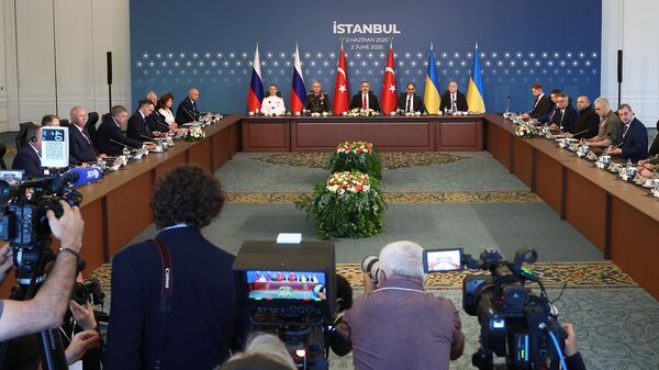 مفاوضات مباشرة بين وفدي روسيا وأوكرانيا في قصر سيراجان في إسطنبول - سبوتنيك عربي