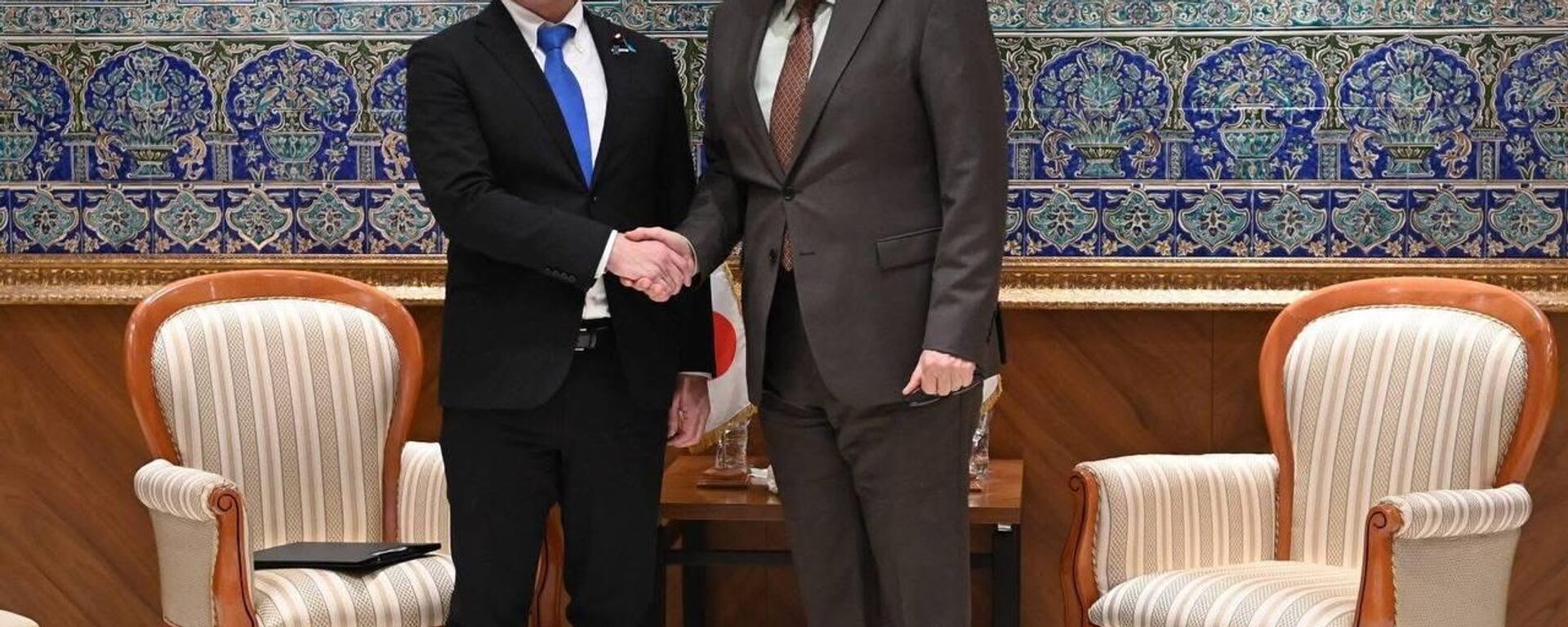 نائب وزير الشؤون الخارجية الياباني يوهي أويشي في زيارة رسمية إلى الجزائر، التقى خلالها وزير الشؤون الخارجية الجزائري أحمد عطاف - سبوتنيك عربي, 1920, 28.12.2025