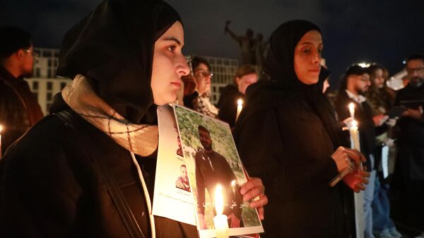 شموع وتراتيل في ساحة الشهداء - سبوتنيك عربي