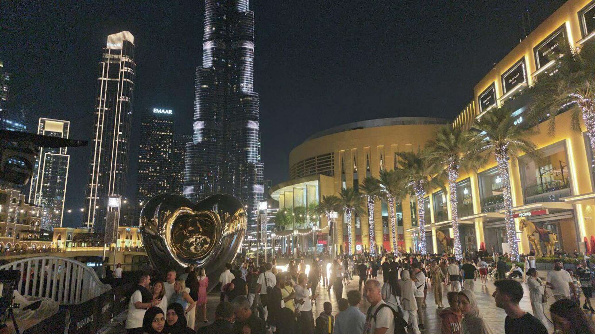 كيف بدت الإمارات في أول أيام عيد الفطر؟