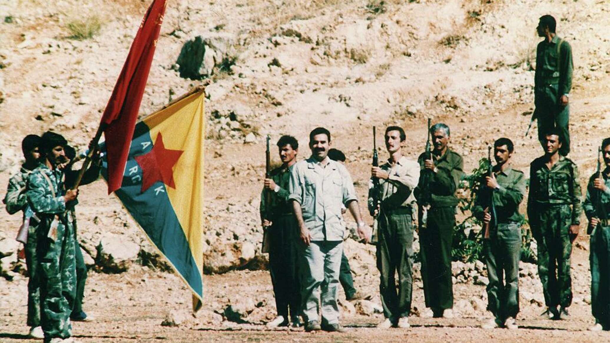 أوجلان يدعو إلى تنفيذ اتفاق 10 مارس ويشدد على دور تركيا في التسوية السورية