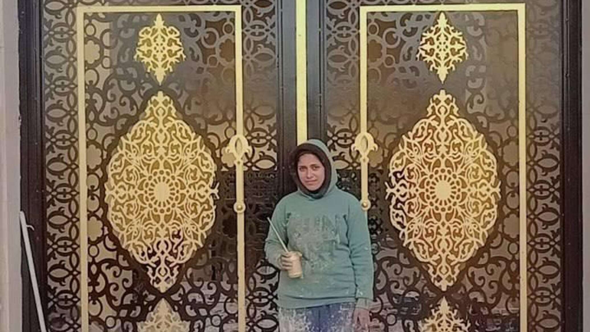 نساء في مهن الرجال.. رحلة في عالم أم زياد النقاشة وهاجر أشرف الشهيرة بـ "الأسطى زلطة".. صور